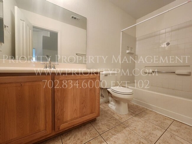 Building Photo - ~3 Bedroom Northwest Townhome ~ 1400sq. ft, 3 bed, 2 1/2 bath