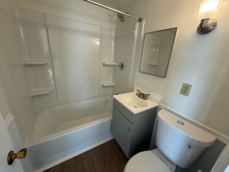 Building Photo - 190 Ashworth Ave