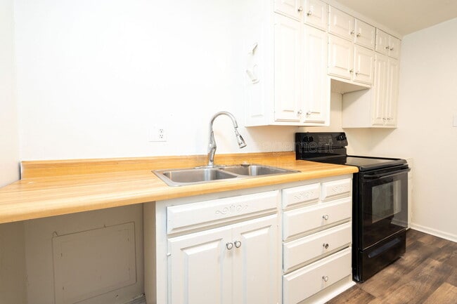 Building Photo - 4471 E Boston Dr