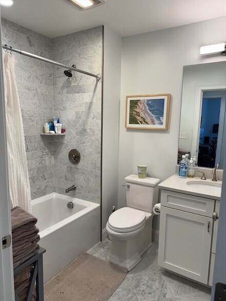 Building Photo - 728 E Broadway