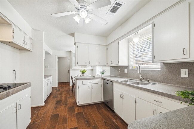 Primary Photo - 5939 Rutherglenn Dr