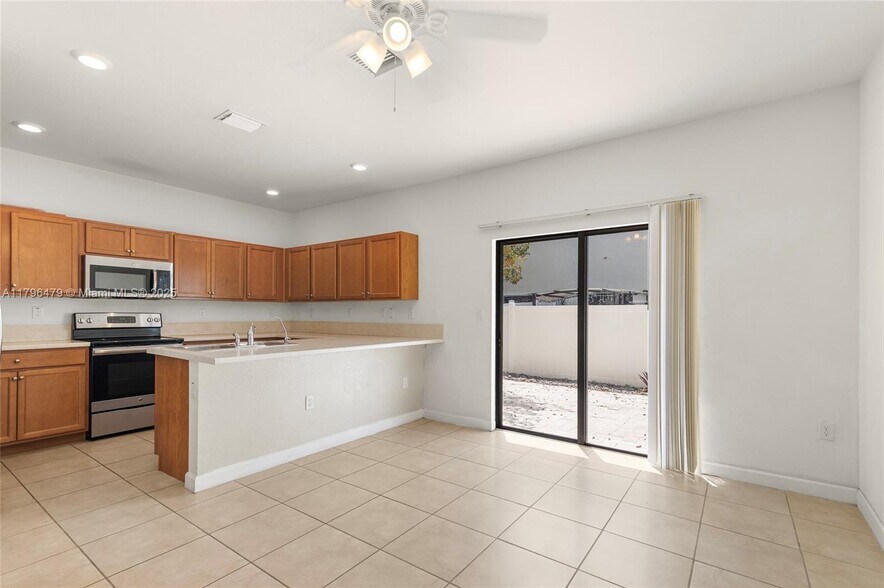 Building Photo - 9314 W 33rd Ln