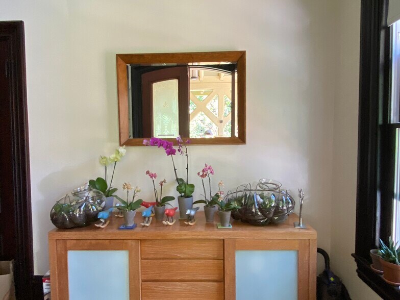 Building Photo - 105 Chestnut St