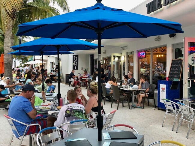 Lots of nearby restaurants - 112 S Federal Hwy