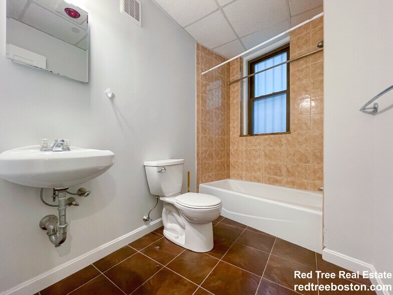 Building Photo - 77 Park Dr