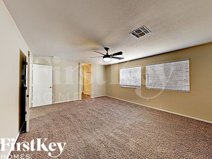 Building Photo - 1205 E Desert Moon Trail