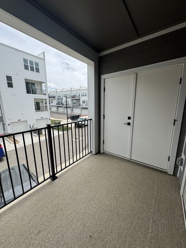 Building Photo - Stylish West Nashville 3 bed 2.5 bath - Pet Friendly