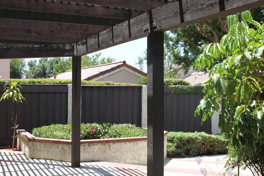 Building Photo - 629 Edith Way
