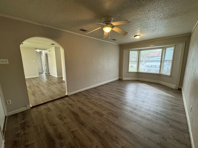 Building Photo - 1402 Hammond Dr