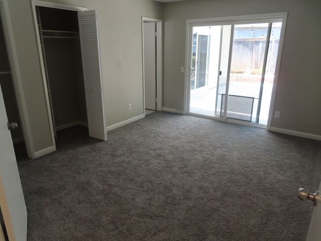 Building Photo - Four Bedroom Home in Oceanside