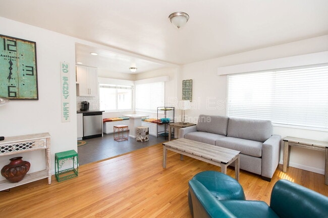 Building Photo - 713 Venice Ct.