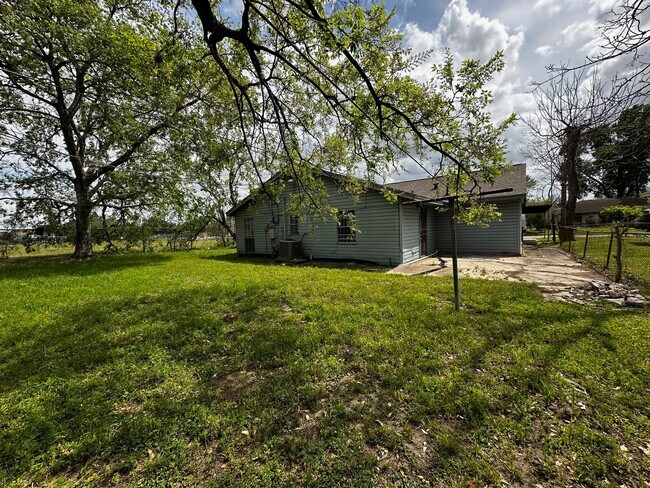 Building Photo - 6023 Belarbor St