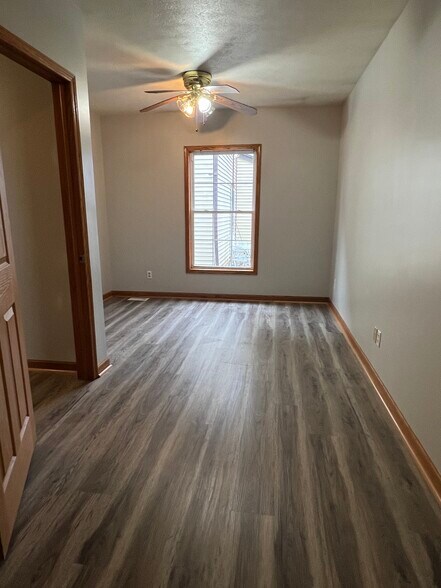 Building Photo - 106 Parade St