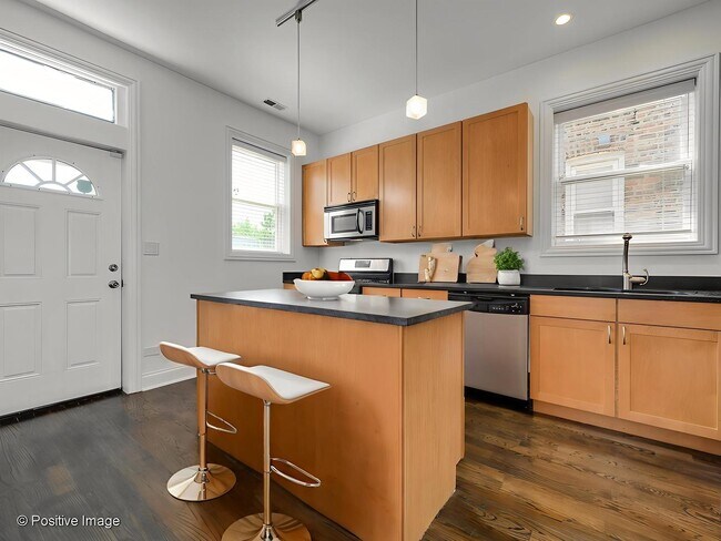 Building Photo - 2523 N Kimball Ave