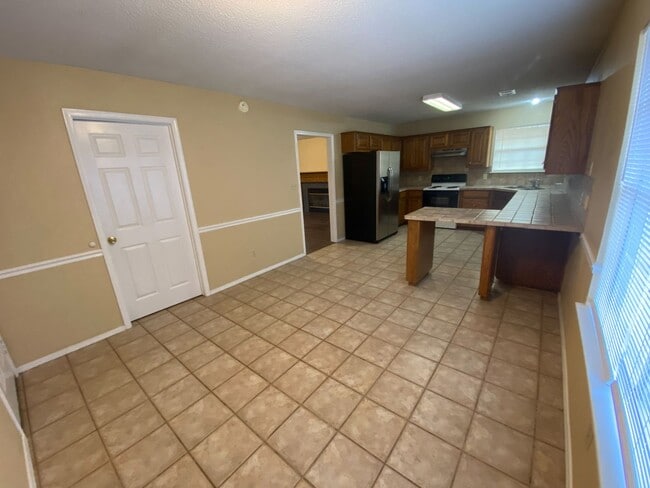 Building Photo - 2106 Breckenridge Terrace