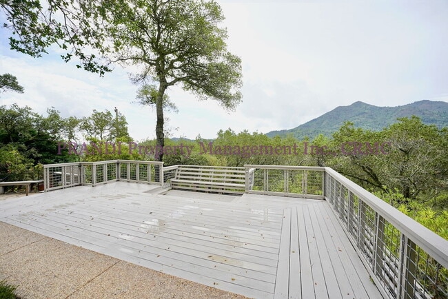 Building Photo - "Spacious 4-Bedroom Oasis with 3 Full Baths in Beautiful Kent Woodlands"