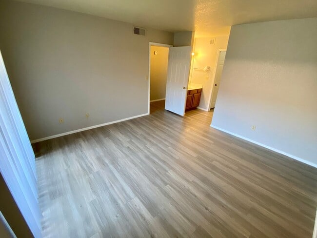 Building Photo - Perfect Tempe Location 2 Bedroom 2 Bath