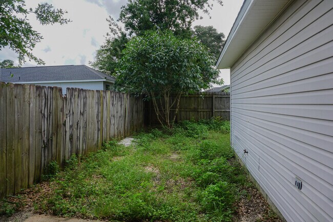 Building Photo - 322 Apple Dr