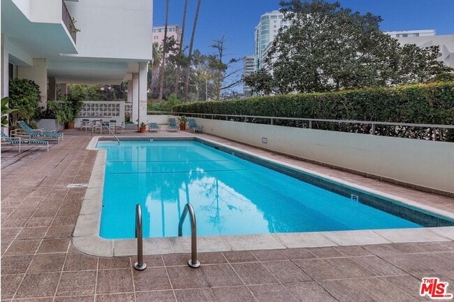 Building Photo - 10433 Wilshire Blvd