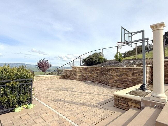 Building Photo - Luxurious & Sought After Home In The Bucolic Hills Of Gated Norris Canyon Estates !