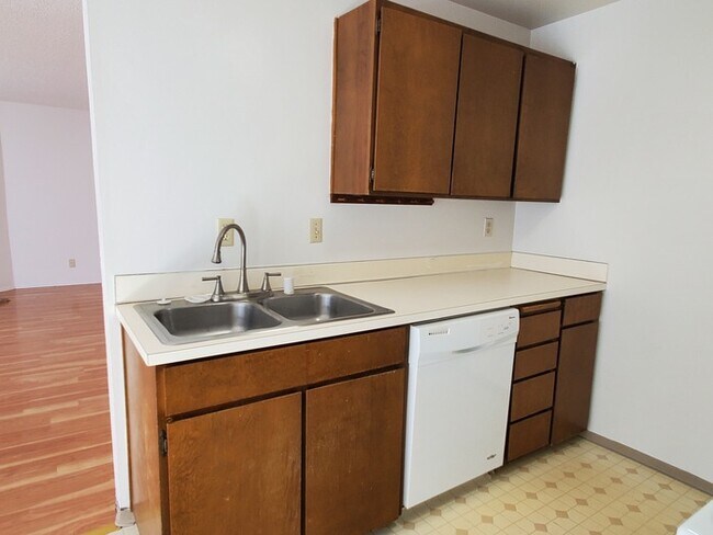 Building Photo - 1629 Maple Ln