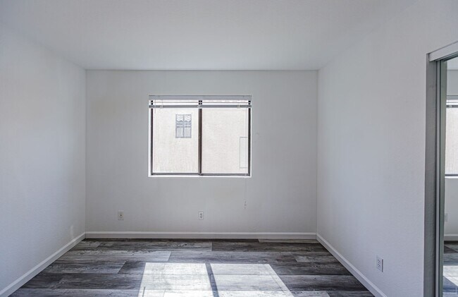 Building Photo - Henderson Home