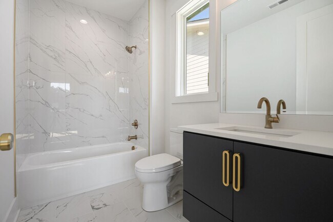 Building Photo - Modern 4-bedroom, 4-bathroom Custom Home D...