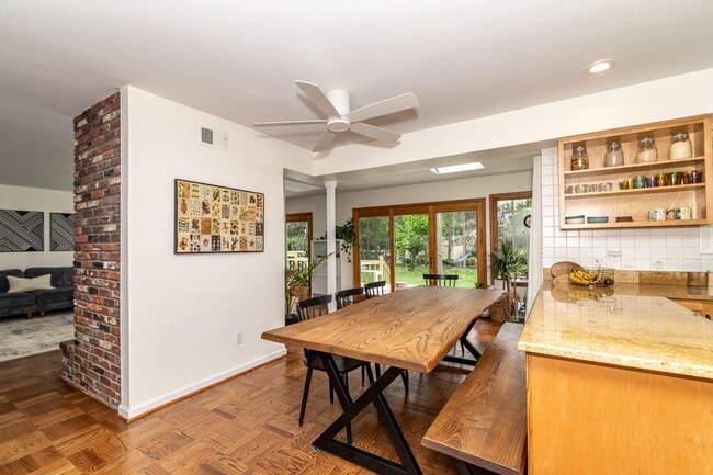 Building Photo - 1800 Lark Ln