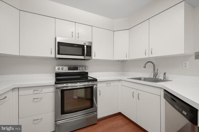 Building Photo - 7758 Mayfair Cir