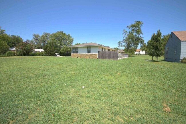 Building Photo - 477 S Norwood Ave