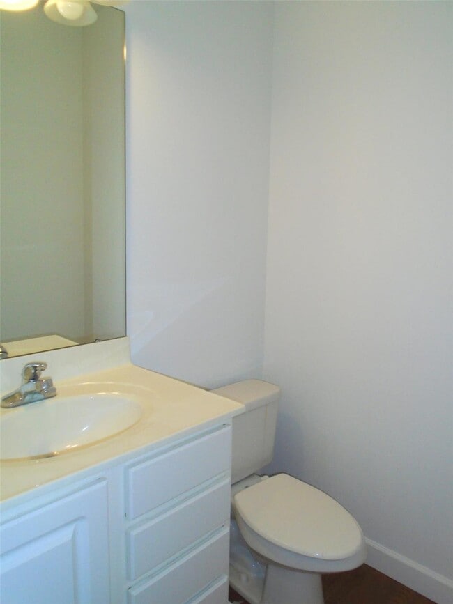 Building Photo - 706 Titan Dr