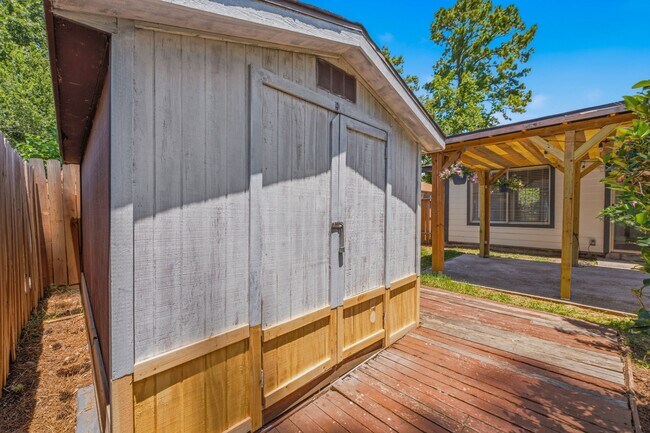 Building Photo - 3535 Nutwood Ln