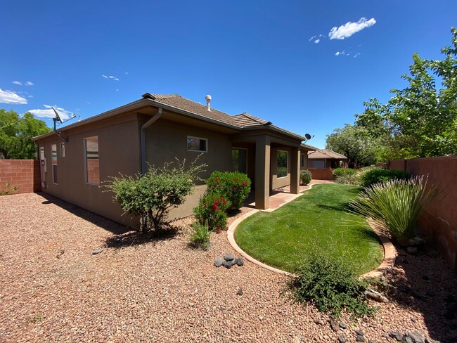 Primary Photo - Beautiful Home in Copper Canyon