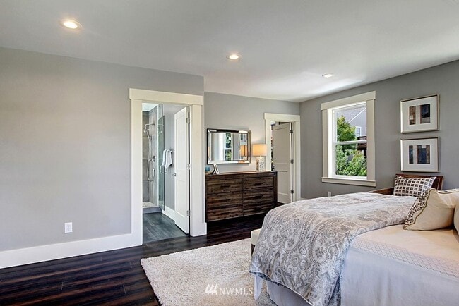 Building Photo - Spacious 5BR 3.5BA Home in Ravenna – Garag...