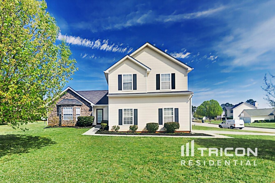 Building Photo - 1100 Village Oaks