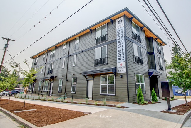 Building Photo - 686 SE Spokane St