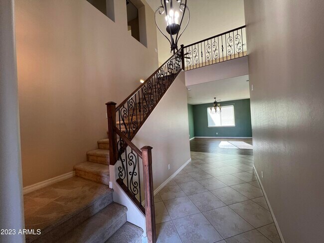Building Photo - 2467 E Orleans Dr