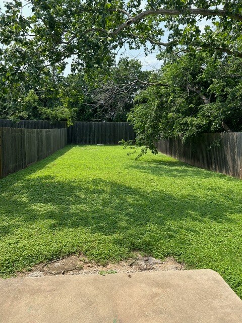 Building Photo - 1112 Christopher Ave