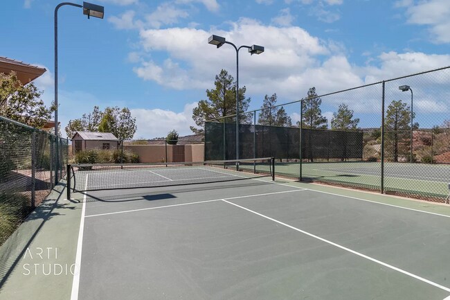 Building Photo - 934 N Slow Creek Ln