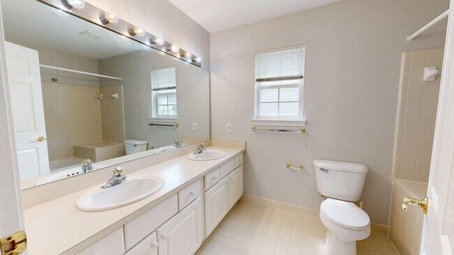 Building Photo - 4890 N Ridgeside Cir