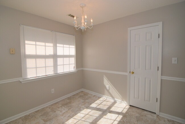 Building Photo - Updated 3 Bed/2 Bath 10 Minutes From Ft. Gordon
