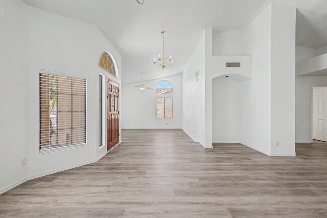 Building Photo - 3103 N Meadow Ln