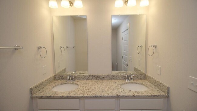 Building Photo - 1635 Iroquois Ct