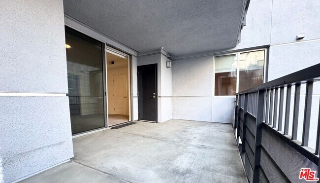 Building Photo - 629 Traction Ave