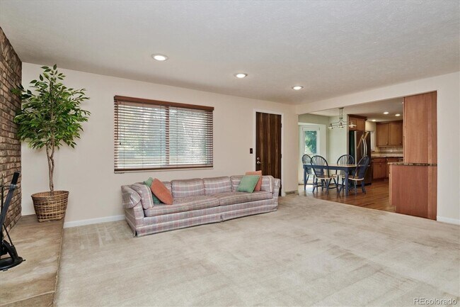 Building Photo - 10725 E Maplewood Dr
