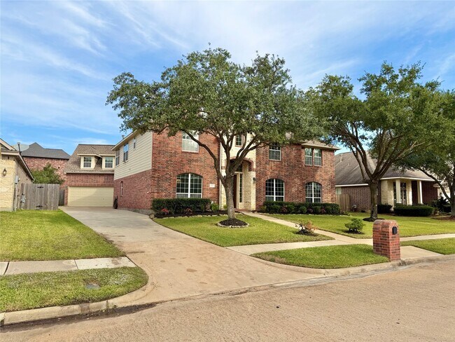 Building Photo - 16406 Lakewood Field Dr