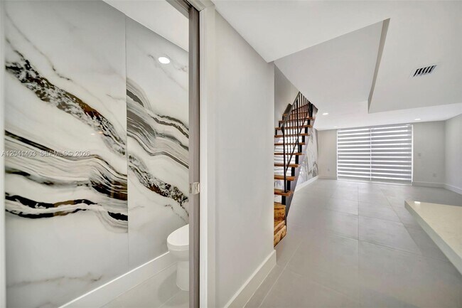 Building Photo - 1083 W 38th St