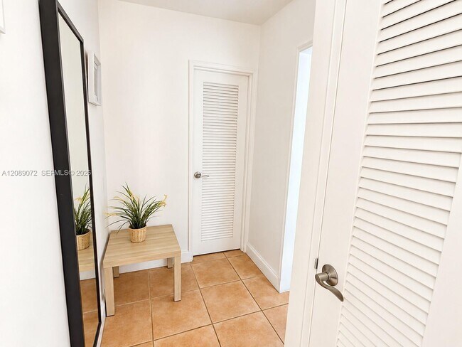 Building Photo - 5161 Collins Ave