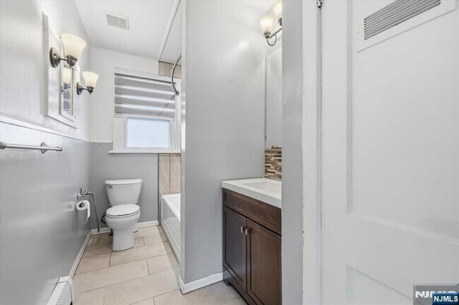 Building Photo - 79 Lincoln Ave