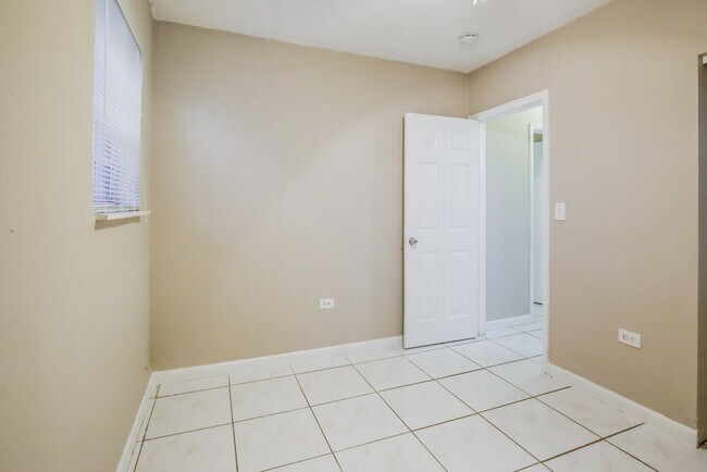 Building Photo - 7311 Miramar Pkwy